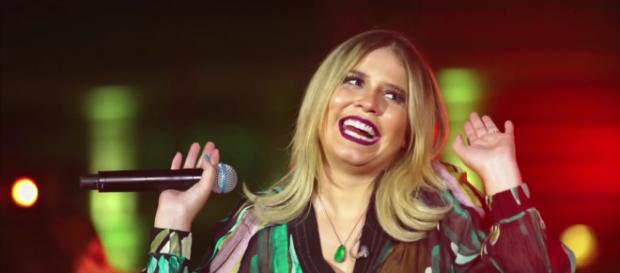 Marília Mendonça surpreende com vestido decotado - Foto/Reprodução/Youtube Marília Mendonça surpreende com vestido decotado - Foto/Reprodução/Youtube