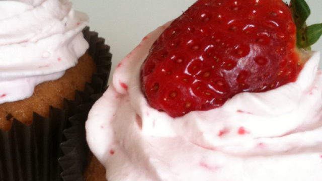 Ricetta cupcake alla fragola con crema mush-mallow.