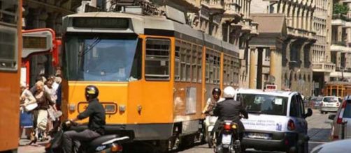 Codice della strada, si cambia: bici contromano, niente fumo e velocità massima aumentata in autostrada.