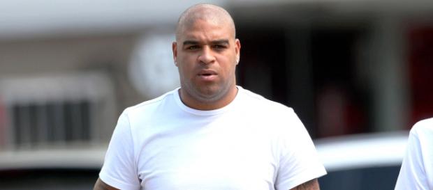 Adriano começa a vender bens e preocupa os amigos. (Foto: Divulgação Flamengo) Adriano começa a vender bens e preocupa os amigos. (Foto: Divulgação Flamengo)