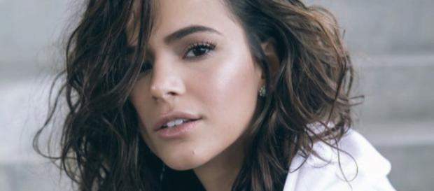 Marquezine tatuou um pássaro no braço. (Foto Reprodução) Marquezine tatuou um pássaro no braço. (Foto Reprodução)