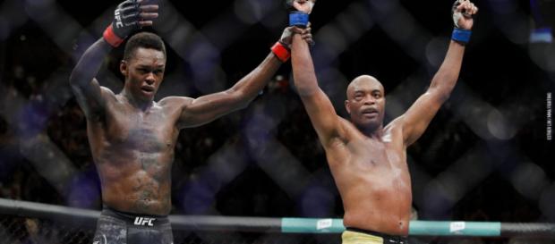 Silva le pasó la antorcha a Adesanya. www.mmafighting.com Silva le pasó la antorcha a Adesanya. www.mmafighting.com