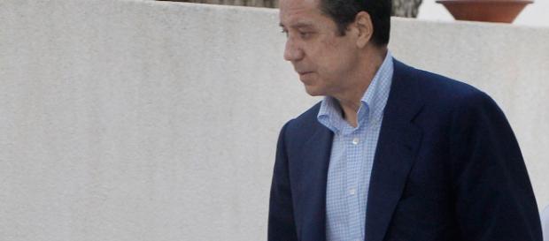 Zaplana abandona el hospital tras recibir el alta hospitalaria Zaplana abandona el hospital tras recibir el alta hospitalaria