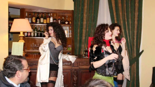 Case chiuse, la Lega vuole riaprirle