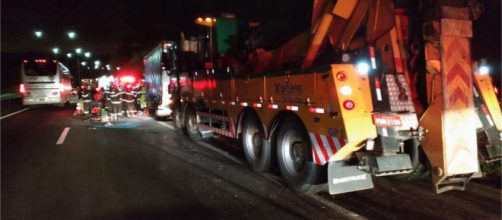 Acidente envolvendo dois caminhões deixa um ferido (Divulgação/Polícia Rodoviária Federal)