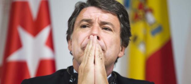 González niega el espionaje en el seno del PP González niega el espionaje en el seno del PP
