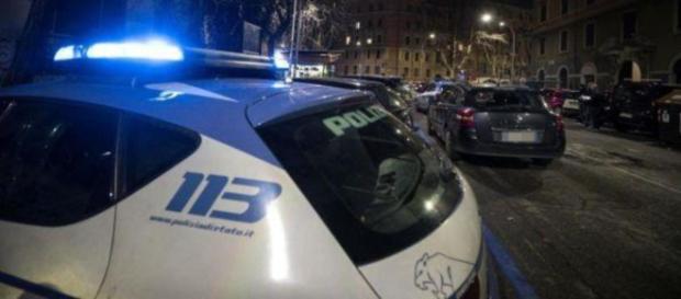 Roma, giovane ragazza di 17 anni precipita dal sesto piano di un palazzo e muore poco dopo. Roma, giovane ragazza di 17 anni precipita dal sesto piano di un palazzo e muore poco dopo.