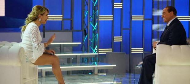 Silvio Berlusconi ospite a Pomeriggio Cinque: “Gli italiani sono usciti fuori di testa…” Silvio Berlusconi ospite a Pomeriggio Cinque: “Gli italiani sono usciti fuori di testa…”