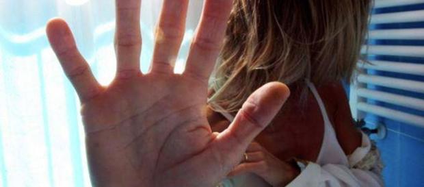 Suicida a 17 anni, forse il motivo è lo stupro subito Suicida a 17 anni, forse il motivo è lo stupro subito