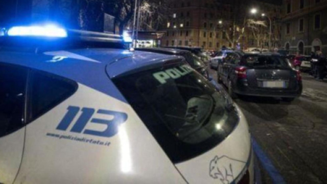 Roma, giovane ragazza di 17 anni precipita dal sesto piano di un palazzo e muore poco dopo.