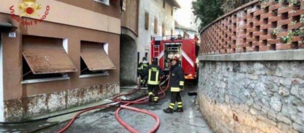 Pordenone, divampa incendio in un'abitazione e perde la vita un bambino di 9 anni. Pordenone, divampa incendio in un'abitazione e perde la vita un bambino di 9 anni.