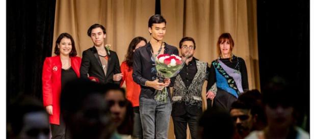 Pour le final, Jérémy Bellet est monté sur scène aux côtés du coiffeur Ludovic Dias et des créateurs ayant participé au défilé. Pour le final, Jérémy Bellet est monté sur scène aux côtés du coiffeur Ludovic Dias et des créateurs ayant participé au défilé.