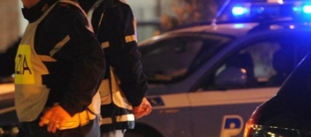 Roma, uomo di 84 anni tenta il suicidio e accoltella il figlio. Roma, uomo di 84 anni tenta il suicidio e accoltella il figlio.