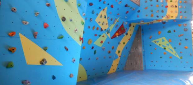Sondrio, 11enne cade durante il corso d'arrampicata della scuola: gravissima Sondrio, 11enne cade durante il corso d'arrampicata della scuola: gravissima
