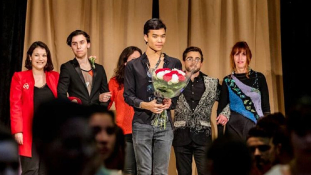 Pour le final, Jérémy Bellet est monté sur scène aux côtés du coiffeur Ludovic Dias et des créateurs ayant participé au défilé.