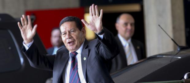General Mourão se manifesta sobre julgamento de homofobia no Supremo - (Foto: Antonio Cruz/Agência Brasil) General Mourão se manifesta sobre julgamento de homofobia no Supremo - (Foto: Antonio Cruz/Agência Brasil)