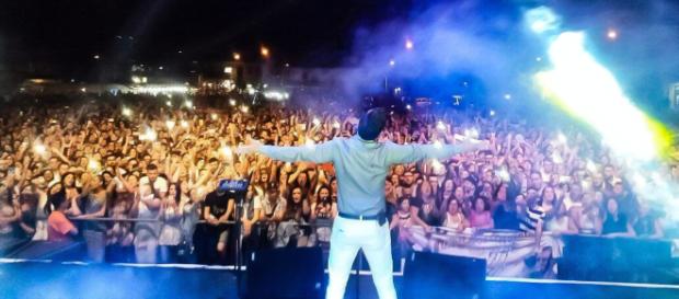 Gianluca Capozzi raggiunge quota 700 mila views su YouTube per il nuovo singolo Gianluca Capozzi raggiunge quota 700 mila views su YouTube per il nuovo singolo