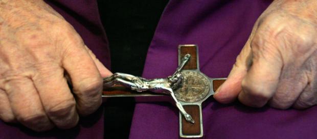 Il MIUR propone agli insegnanti un corso su esorcismo e preghiera di liberazione Il MIUR propone agli insegnanti un corso su esorcismo e preghiera di liberazione