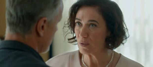 Valentina se desentende com Sampaio. (Reprodução/Globo) Valentina se desentende com Sampaio. (Reprodução/Globo)