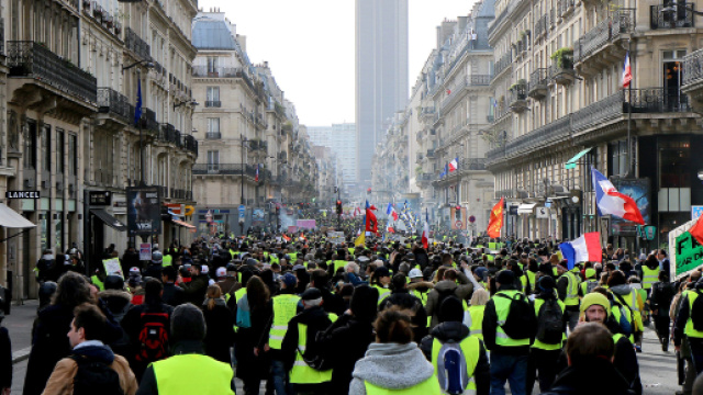 SONDAGE. 56% des Français demandent l'arrêt du mouvement des gilets jaunes - lejdd.fr