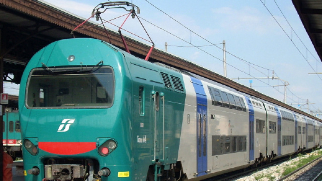 Treviso, disabile tir&ograve; freno d'emergenza del treno per non cadere: condannato