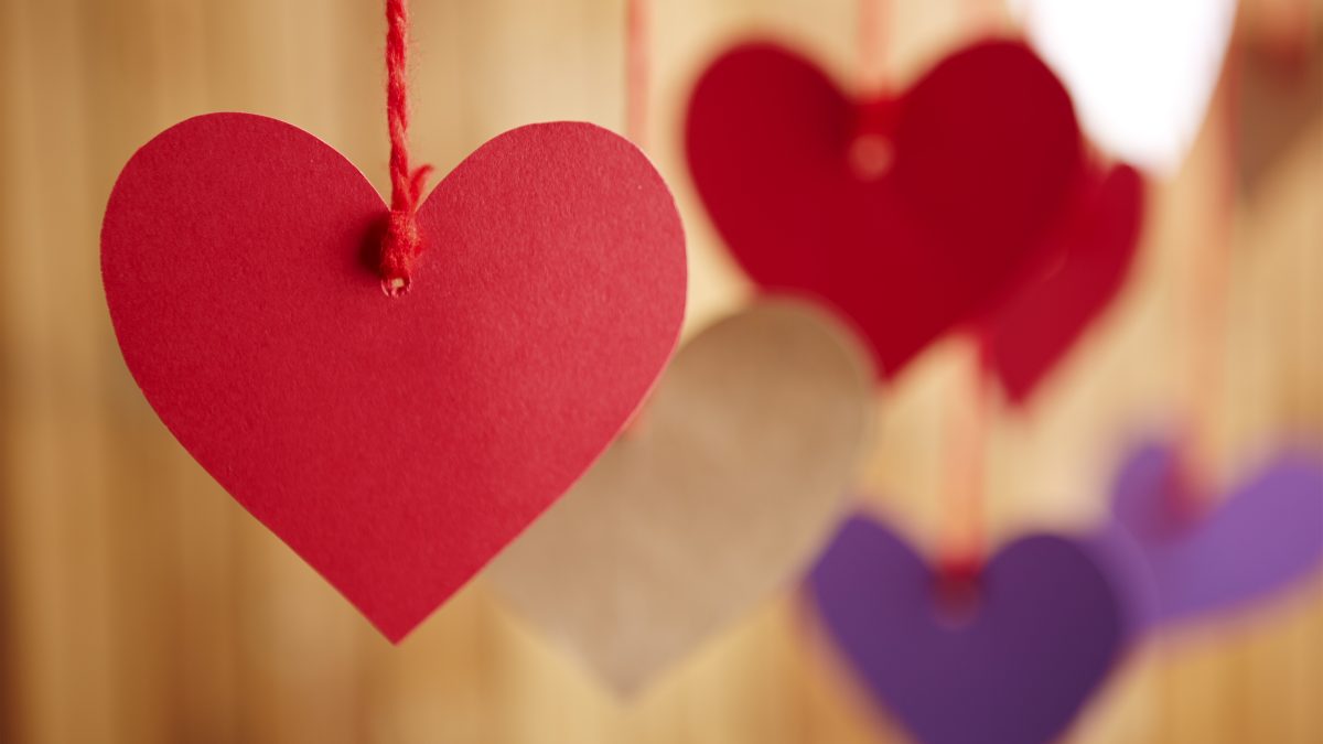 Auguri di San Valentino: pensieri ironici e originali giorno degli innamorati