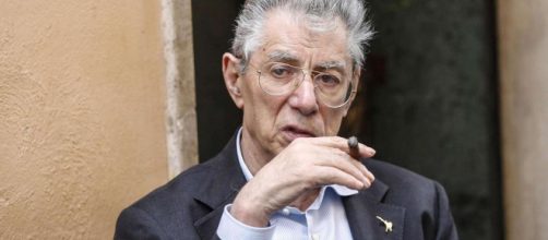 Umberto Bossi ha avuto un malore ed è caduto sbattendo la testa.