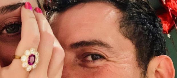 Katy Perry é pedida em casamento por Orlando Bloom no Valentine´s Day (Reprodução/Instagram) Katy Perry é pedida em casamento por Orlando Bloom no Valentine´s Day (Reprodução/Instagram)