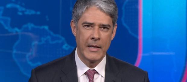 William Bonner na bancada do Jornal Nacional (Foto - Reprodução/TV Globo) William Bonner na bancada do Jornal Nacional (Foto - Reprodução/TV Globo)