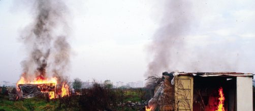 Immigrati, brucia baraccopoli a San Ferdinando: un morto
