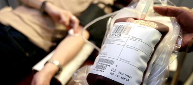 Per una trasfusione di sangue, una donna è stata ripudiata dalle tre figlie testimoni di Geova Per una trasfusione di sangue, una donna è stata ripudiata dalle tre figlie testimoni di Geova