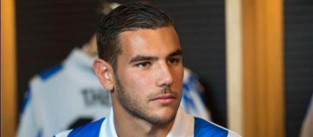 Theo Hernández, con la camiseta de la Real Sociedad Theo Hernández, con la camiseta de la Real Sociedad