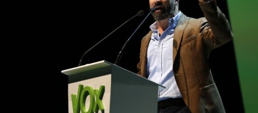 Elezioni in Spagna: i Vox di Santiago Abascal sfidano Sanchez e volano nei sondaggi