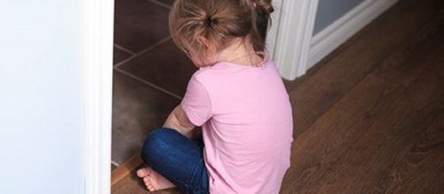 Pedofilo abusa di una bambina di 4 anni
