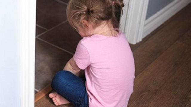 Pedofilo abusa di una bambina di 4 anni