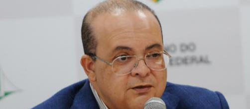 O governador Ibaneis Rocha (MDB) assinou o decreto que fixa o novo teto da remuneração (Arquivo Blasting News)