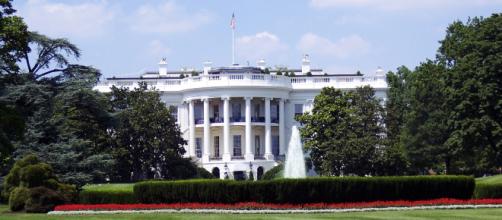 The White House, official resident of the President of the United States. [Image via Pexels - Pixabay]