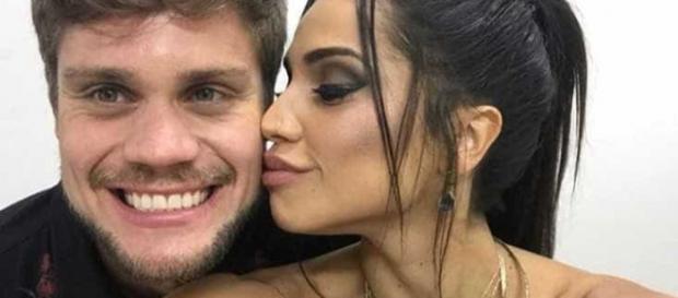 Breno e Paula se conheceram no BBB e seguem juntos. Fonte: Twitter Breno e Paula se conheceram no BBB e seguem juntos. Fonte: Twitter