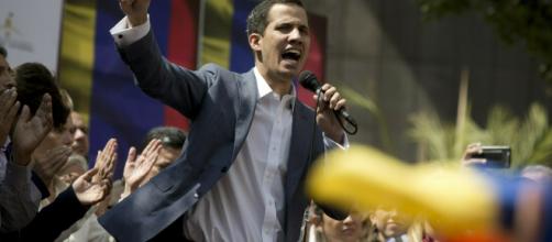 Juan Guaidó en manifestación pacífica. Caracas, febrero de 2019