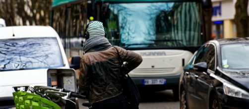 A Torino un gruppo di ragazze sono state aggredite sul bus perché portavano il velo