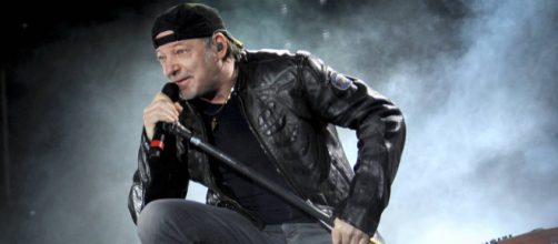 Anche Vasco Rossi tra le vittime delle truffa sui diamanti.