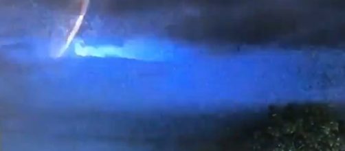 Australia, polizia filma un UFO