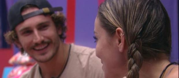 Alan e Paula conversam no BBB19 (Reprodução Gshow) Alan e Paula conversam no BBB19 (Reprodução Gshow)