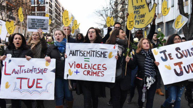Emmanuel Macron ne se rendra pas à la marche contre l'antisémitisme organisée place de la République.