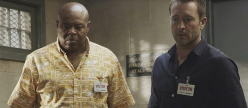 Captain Grover and McGarrett (Alex O'Loughlin) take fighting against hatred to heart on Hawaii Five-O.[Image source-TV Queens-YouTube]