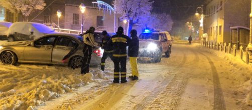 Maltempo, bomba di neve blocca A22: 12 km di mezzi in coda