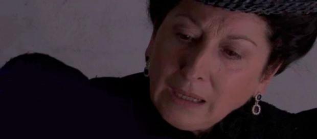 Anticipazioni Una Vita: Ursula scopre che Olga ha un marchio inciso sul corpo Anticipazioni Una Vita: Ursula scopre che Olga ha un marchio inciso sul corpo