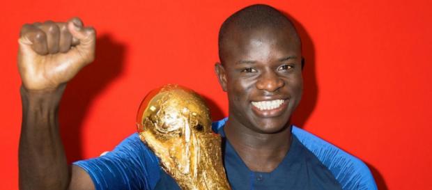 Mercato : le Barça pourrait doubler le PSG pour Kanté Mercato : le Barça pourrait doubler le PSG pour Kanté