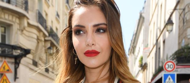Nabilla s'attaque à l'émission de M6 La robe de ma vie, jugée grossophobe Nabilla s'attaque à l'émission de M6 La robe de ma vie, jugée grossophobe