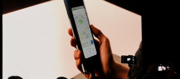 Samsung presenta il telefono con lo schermo pieghevole Samsung presenta il telefono con lo schermo pieghevole